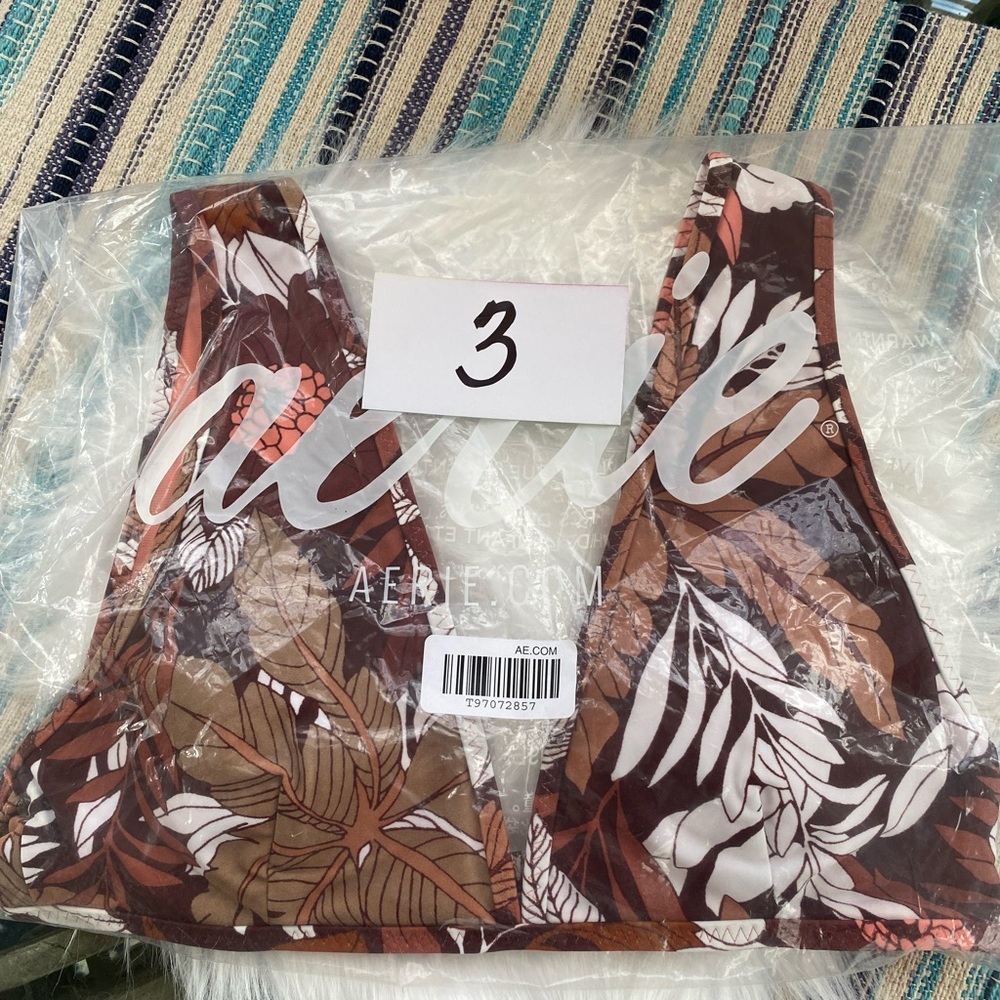 Nwt Aerie floral bikini top size medium